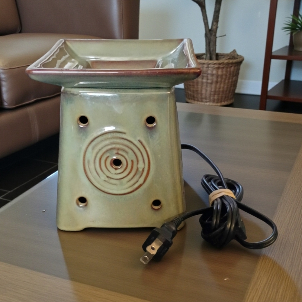 Scentsy DSW-SEND - 6" Tall Wax Warmer Sendai Green Asian Retired Zen Circles